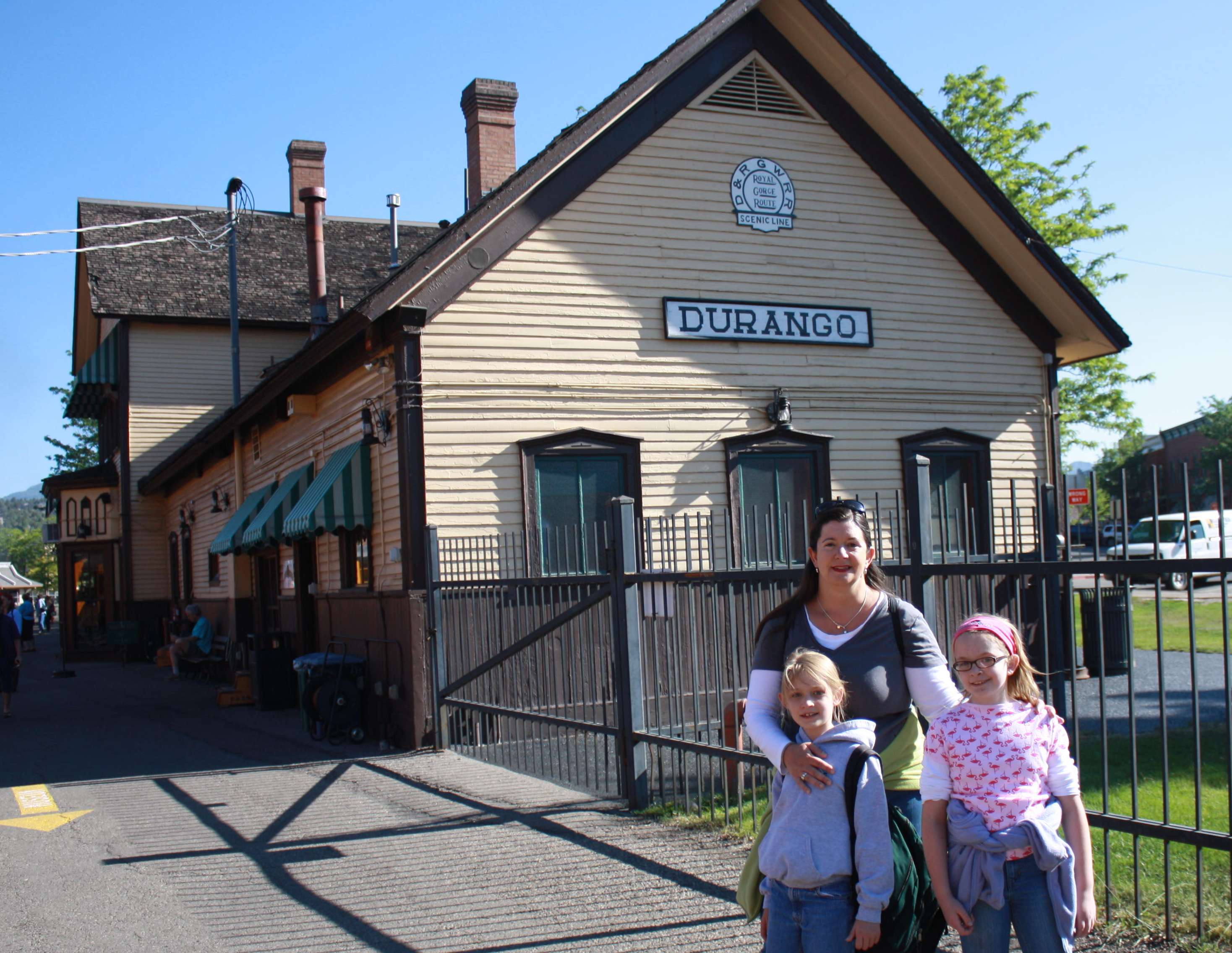 2012_05_31 DSNGRR1 CBJ outside station.jpg
